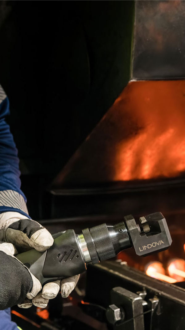 a factory worker using a lindova hydraulic hand tool